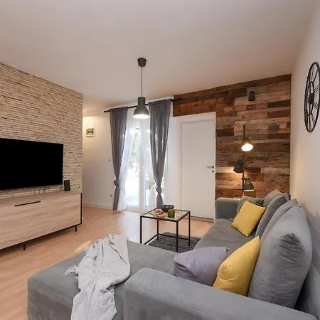 L&r Luxury Apartment- Free Parking 扎达尔