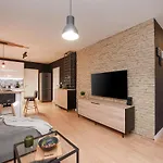 L&r Luxury Apartment- Free Parking Apartment
