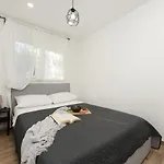 L&r Luxury Apartment- Free Parking *