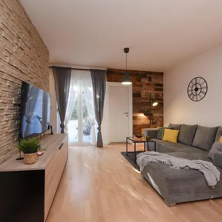 L&r Luxury Apartment- Free Parking