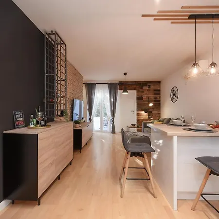 아파트 L&r Luxury Apartment- Free Parking *