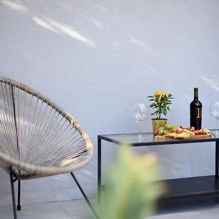 L&r Luxury Apartment- Free Parking *