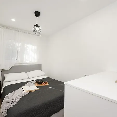 Lägenhet L&r Luxury Apartment- Free Parking
