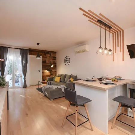 L&r Luxury Apartment- Free Parking 자다르