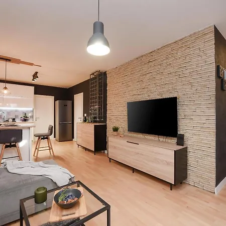 L&r Luxury Apartment- Free Parking Apartamento