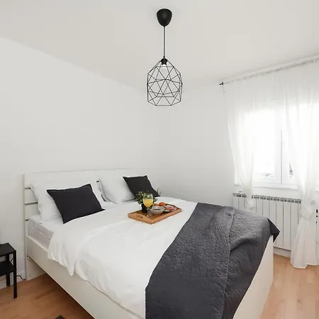 Lägenhet L&r Luxury Apartment- Free Parking *