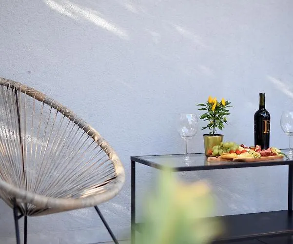 L&r Luxury Apartment- Free Parking *