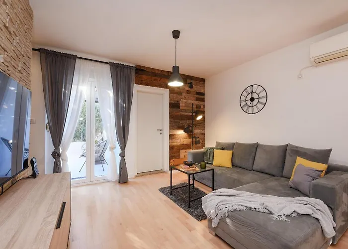 Lägenhet L&r Luxury Apartment- Free Parking *