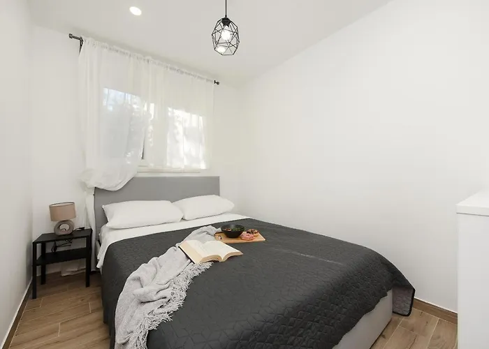 L&r Luxury Apartment- Free Parking *